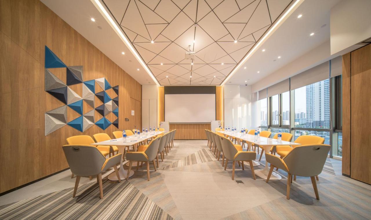 Express Huijin By Ihg Hotel 3*